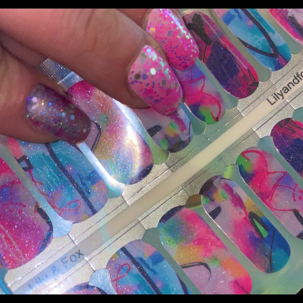 16 Glitter Colored Nail Polish Strips
